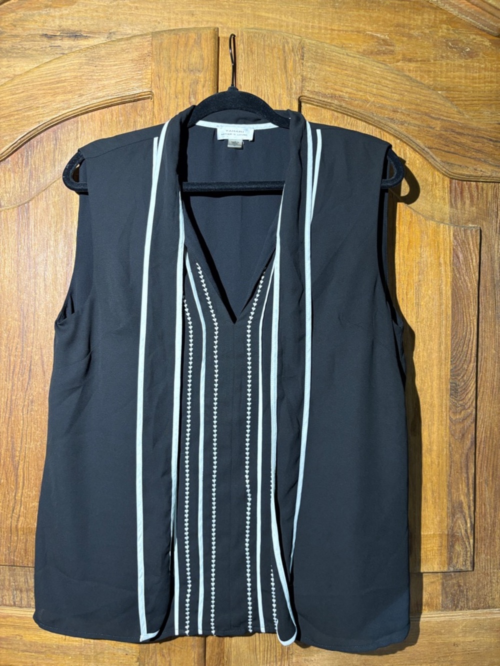 Tahari Arthur S Levine  Black Sleeveless V-Neck Tank with White Stripe Trim